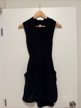 Aritzia Black Sleeveless V-Neck Women’s Dress